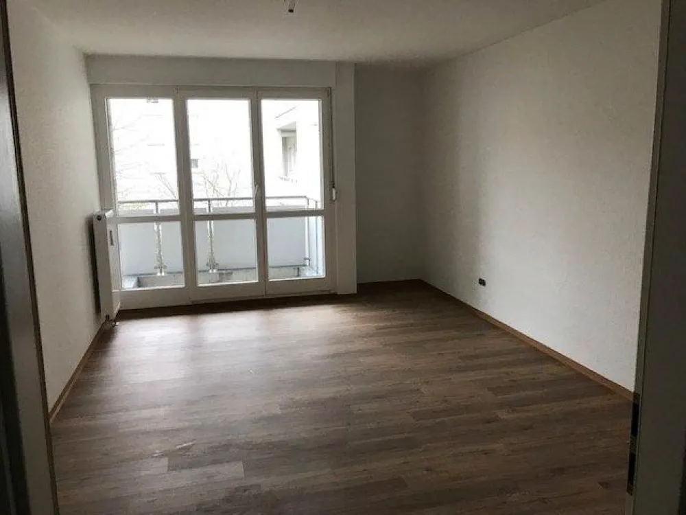 2,5 Zimmer Wohnung mit Balkon + Stellplatz (optional)