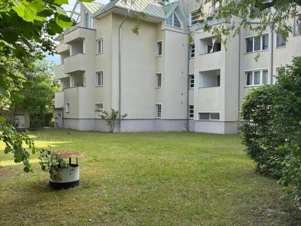 Einziehen & wohlfühlen: Vollmodernisierte 2,5 Zimmerwohnung mit EBK in Bestlage von Zehlendorf