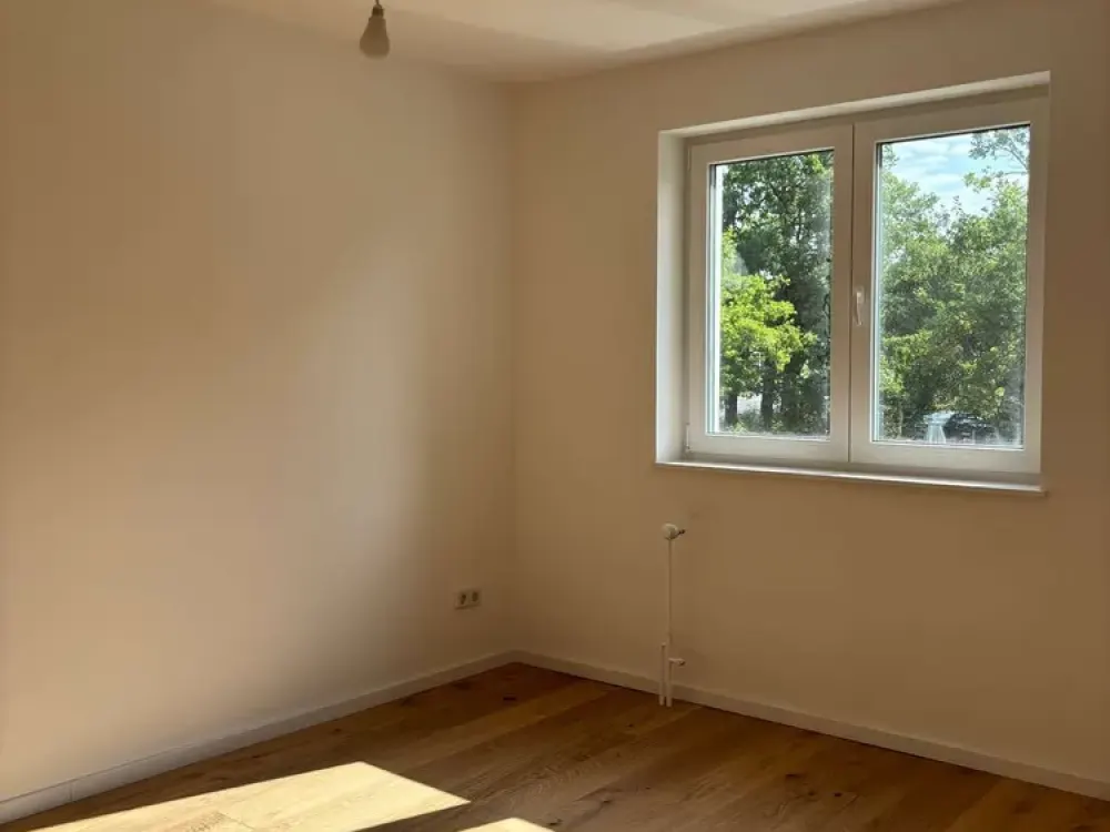 Einziehen & wohlfühlen: Vollmodernisierte 2,5 Zimmerwohnung mit EBK in Bestlage von Zehlendorf