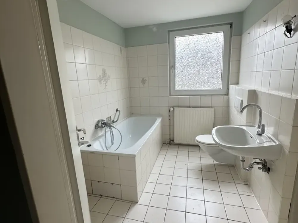 Geräumige Dachgeschosswohnung mit sonniger Loggia zu vermieten - WBS erforderlich