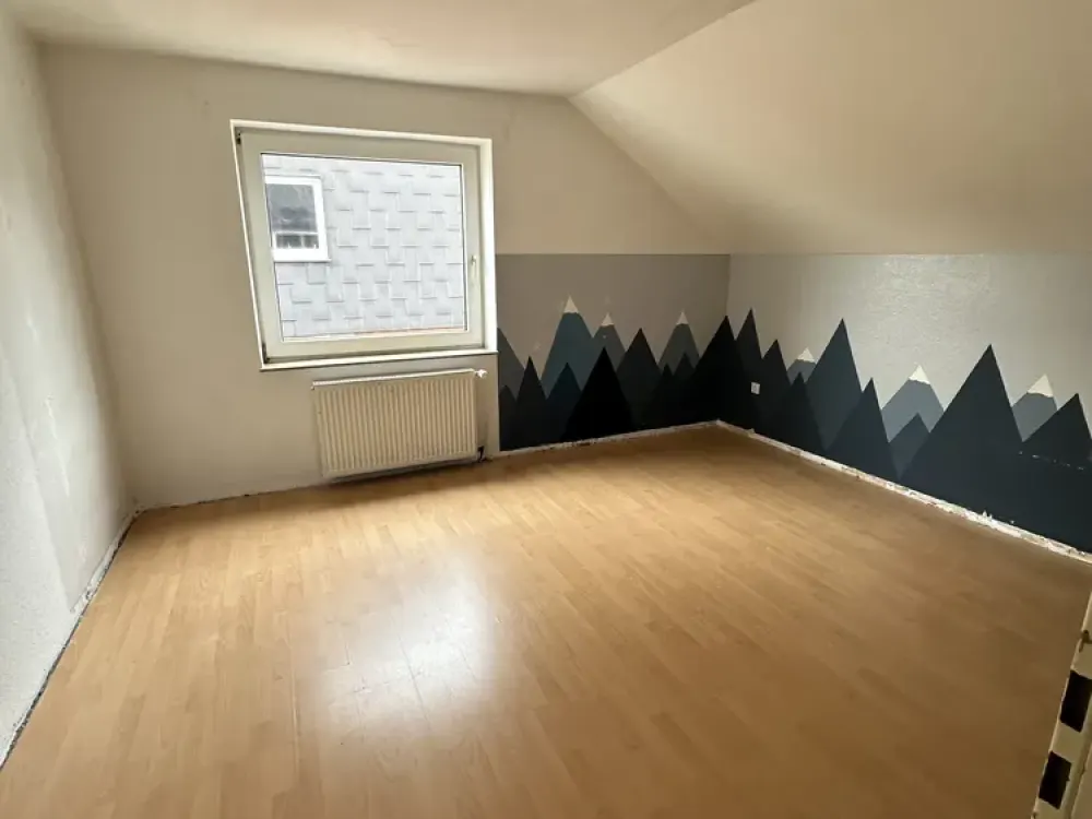 Geräumige Dachgeschosswohnung mit sonniger Loggia zu vermieten - WBS erforderlich