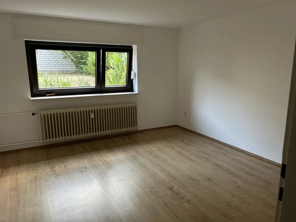 Ettlingen Neuwiesenreben: 2-Zimmer Souterrain-Wohnung