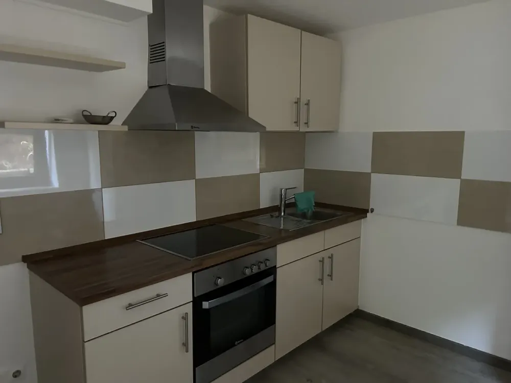 Ettlingen Neuwiesenreben: 2-Zimmer Souterrain-Wohnung