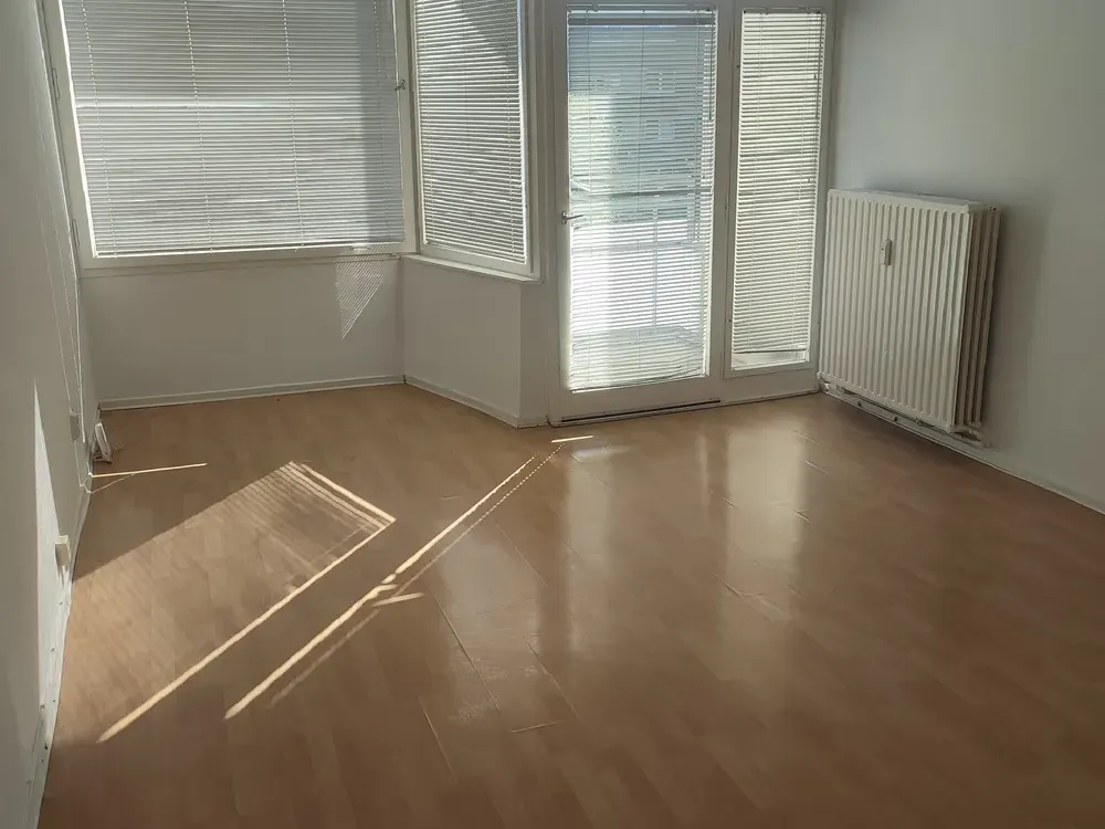 Zentrale Lage an der Otto-Suhr-Allee im Hochpaterre