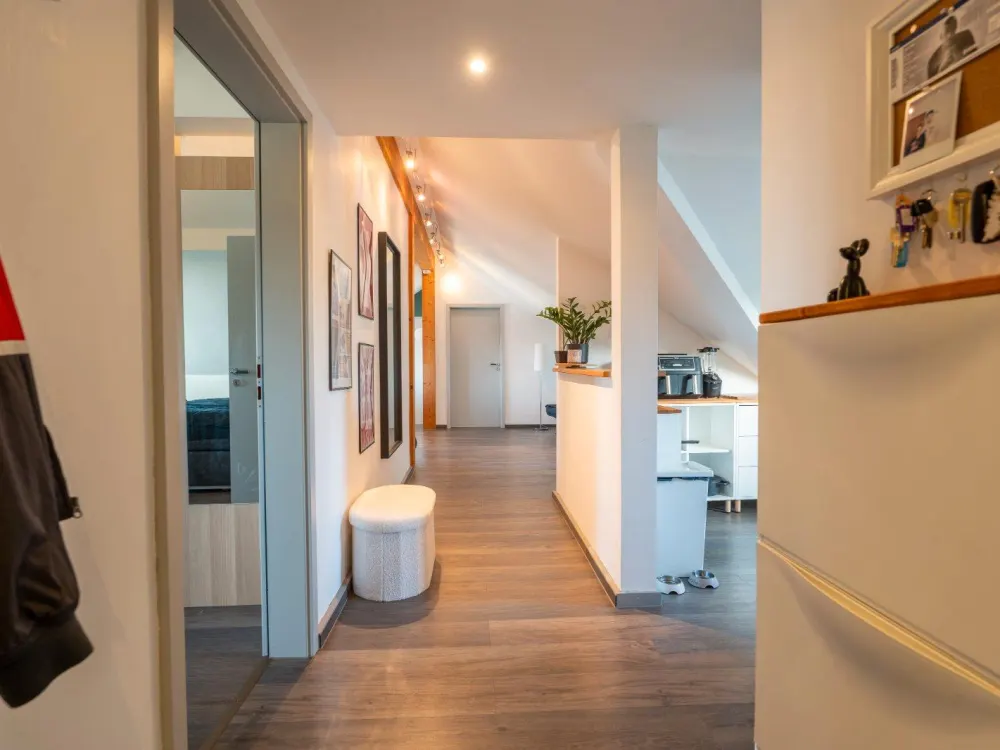 Große Dachgeschosswohnung mit privaten Gartenanteil
