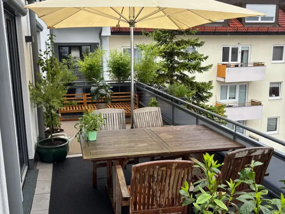 2.5-Room Apartment with Roof Terrace in Immediate Proximity to Westpark
