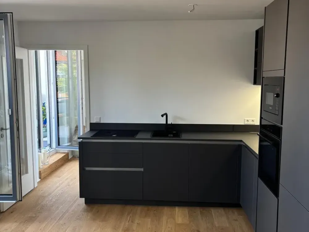 2.5-Room Apartment with Roof Terrace in Immediate Proximity to Westpark