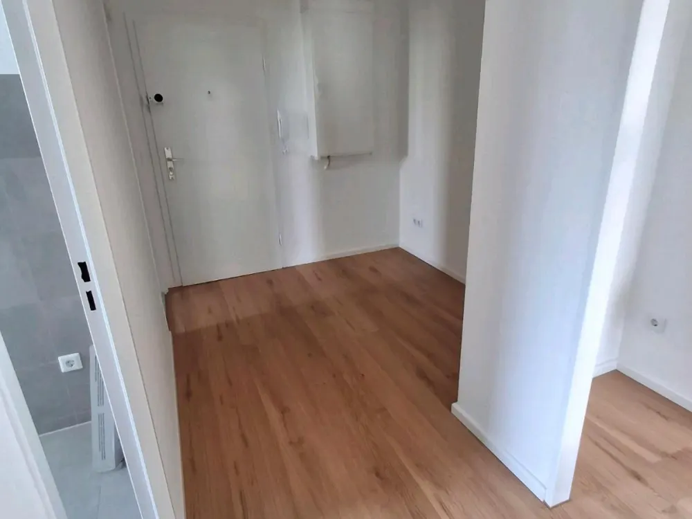 Sehr helle, frisch sanierte 2,5 Zimmerwohnung 72m²/ Mietwohnung