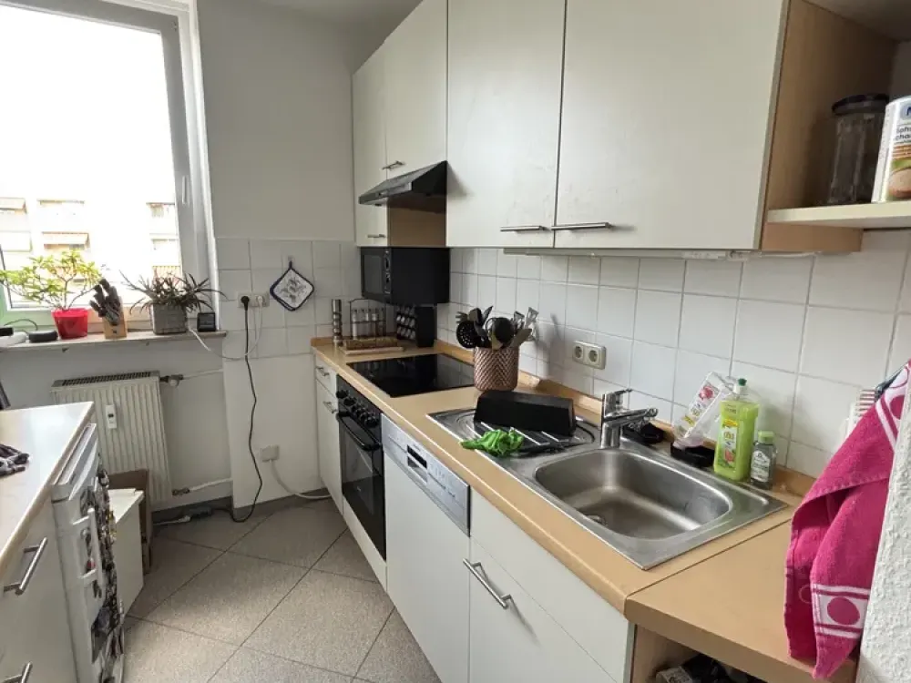 Quiet Living in Greenery in Schoppershof: 3-Room Apartment with 2 Balconies