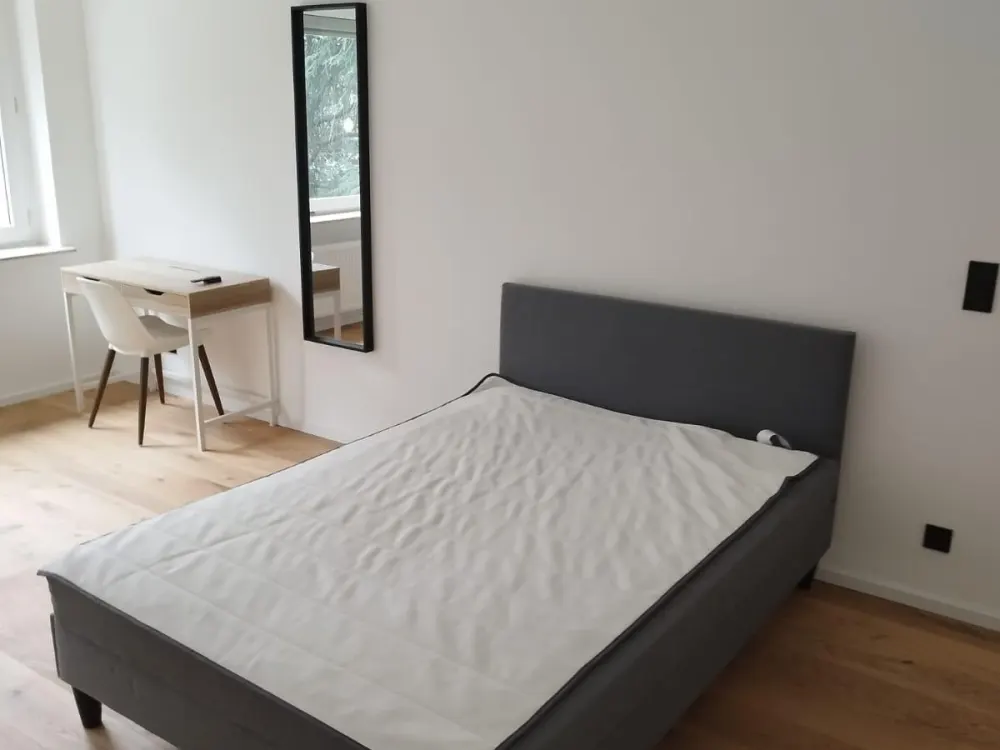 Helles WG-Zimmer in Frankfurt zu vermieten, ab 01.12.2026