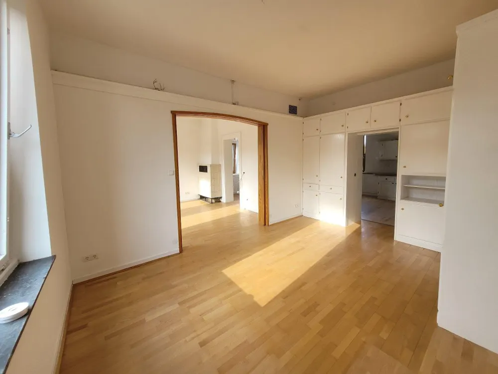 aussergewöhnliche teilmöbelierte Wohnung in Duisburg Süd