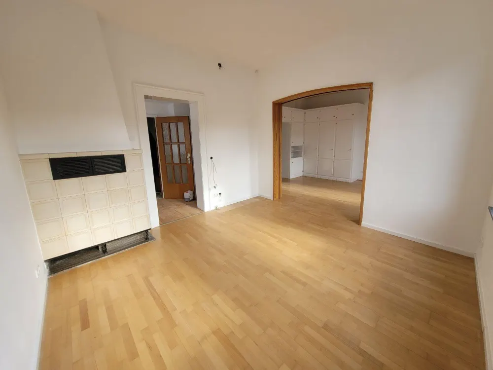 aussergewöhnliche teilmöbelierte Wohnung in Duisburg Süd