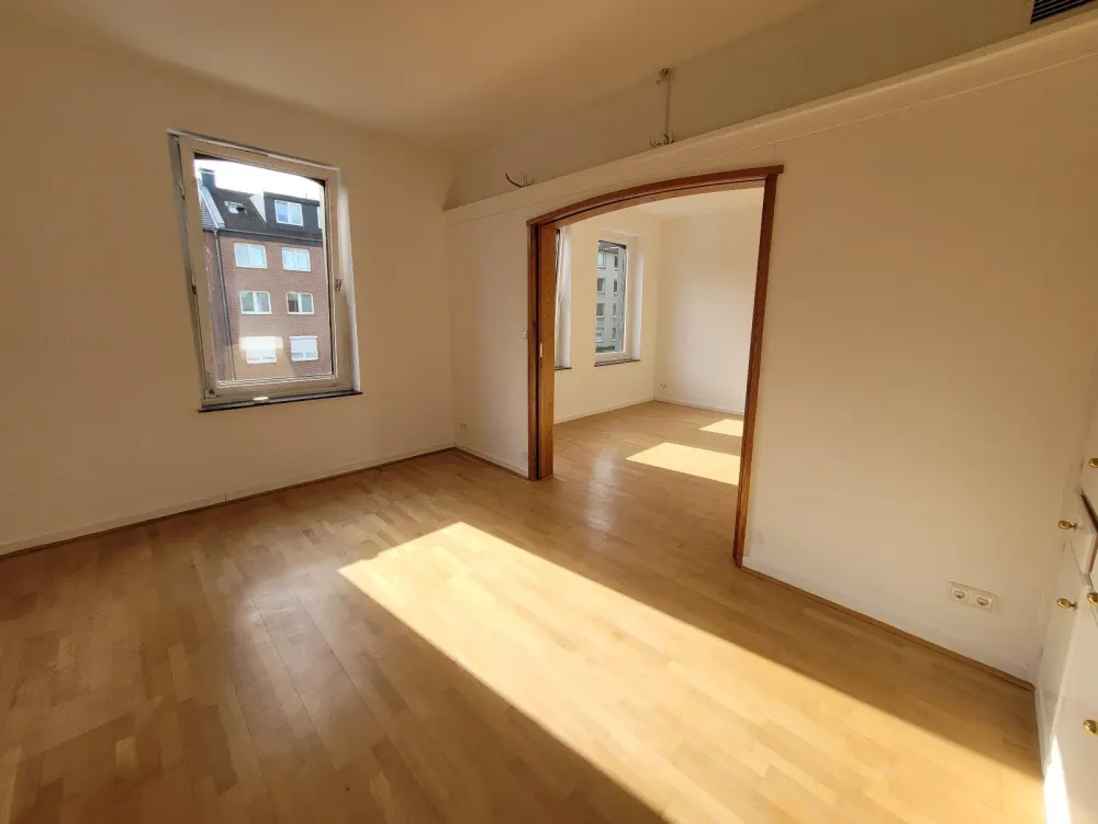 aussergewöhnliche teilmöbelierte Wohnung in Duisburg Süd