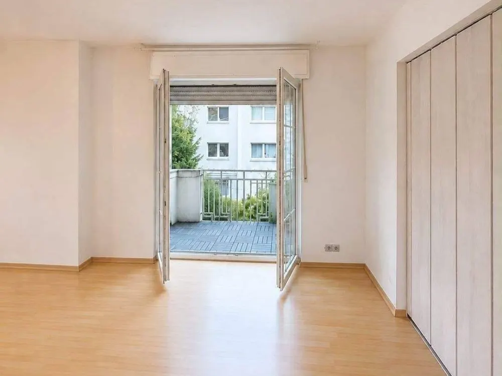 110 m² Altbau im Westend-Süd mit Balkon & Einbauküche