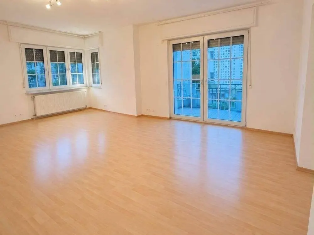 110 m² Altbau im Westend-Süd mit Balkon & Einbauküche