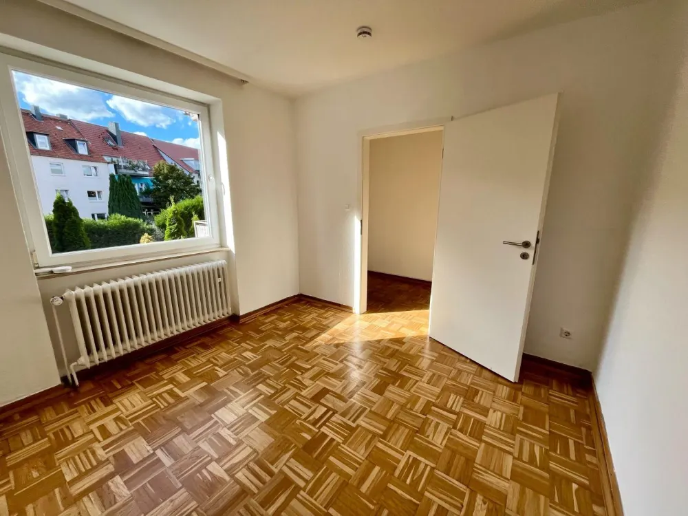 Parkett, Einbauküche und Aufzug, 2-Zimmer-Wohnung in Hannover Vahrenwald-List!