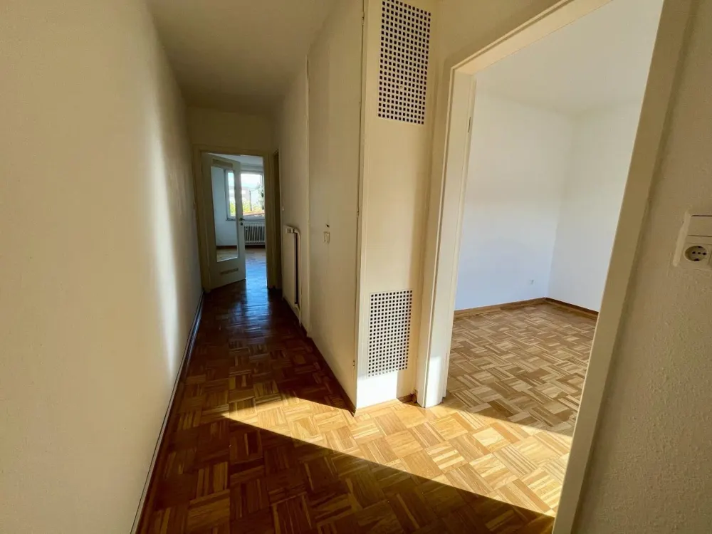 Parkett, Einbauküche und Aufzug, 2-Zimmer-Wohnung in Hannover Vahrenwald-List!