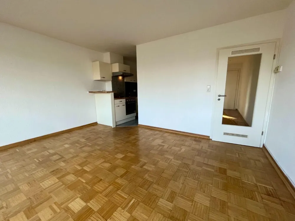 Parkett, Einbauküche und Aufzug, 2-Zimmer-Wohnung in Hannover Vahrenwald-List!