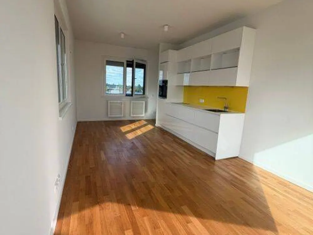 Modernes Wohnen am Wasser: Lichtdurchflutete Wohnung mit Dahme-Blick