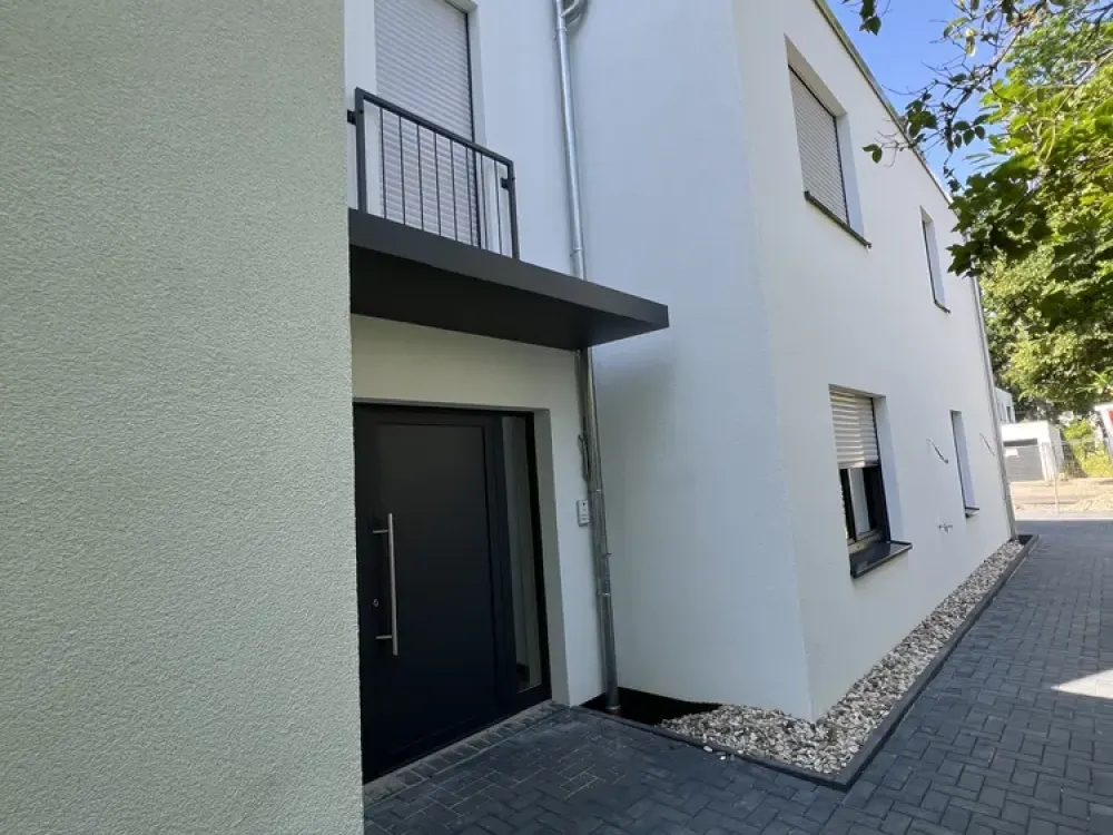 Neubau Erstbezug: Exklusives Haus-im-Haus mit Dachterrasse in Bestlage von Isernhagen-Süd
