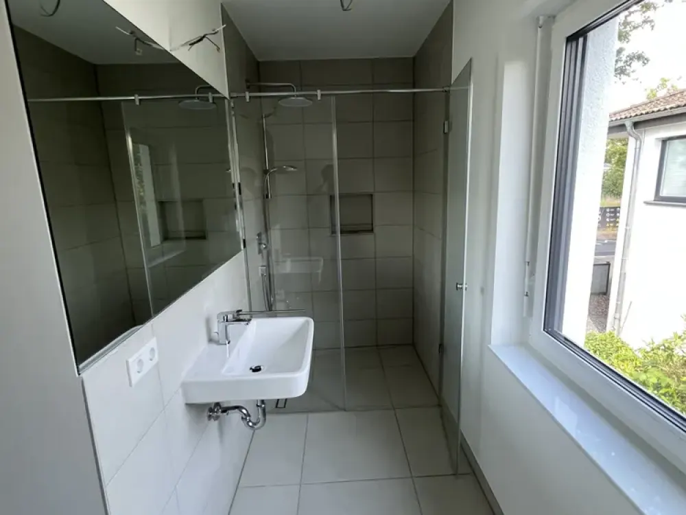 Neubau Erstbezug: Exklusives Haus-im-Haus mit Dachterrasse in Bestlage von Isernhagen-Süd