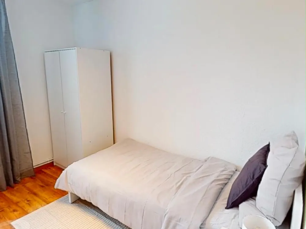 Ein freies Zimmer in moderner 4er-WG - saniert, möbliert & bezugs
