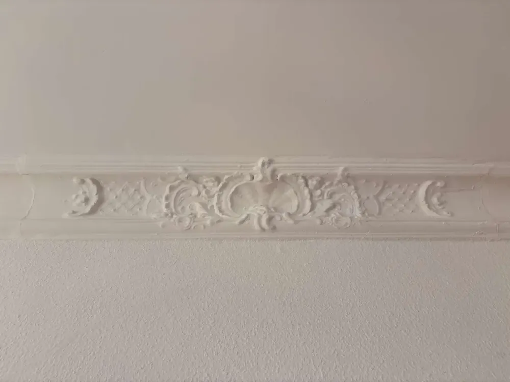 gepflegte 105m²-Wohnung mit Stuck, Wanne, Dusche und Aufzug!