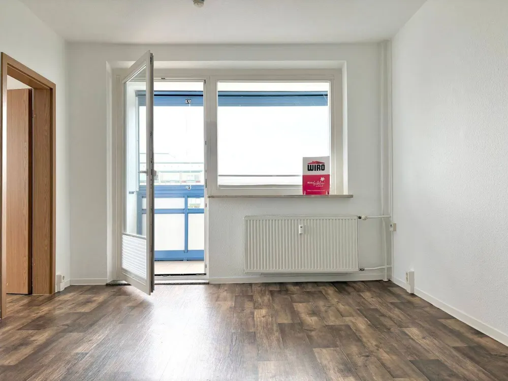 Im Grünen! Helle 2-Zimmer-Wohnung mit Aufzug und verglastem Balkon in Rostock-Groß Klein