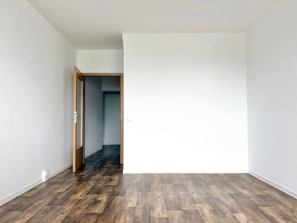 Im Grünen! Helle 2-Zimmer-Wohnung mit Aufzug und verglastem Balkon in Rostock-Groß Klein