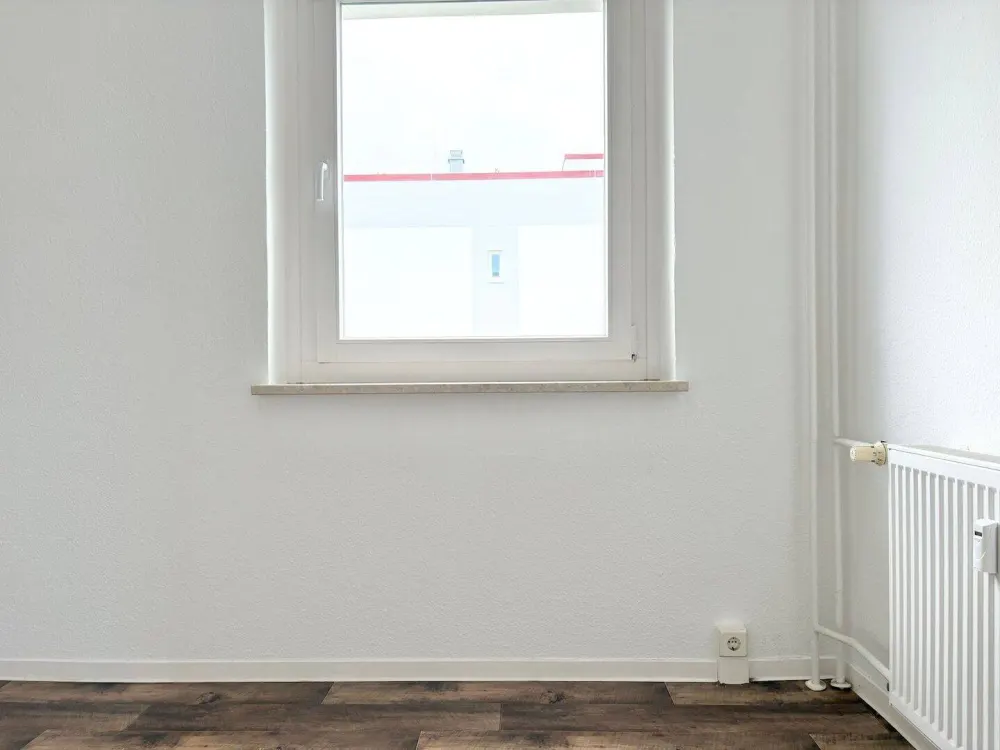 Im Grünen! Helle 2-Zimmer-Wohnung mit Aufzug und verglastem Balkon in Rostock-Groß Klein