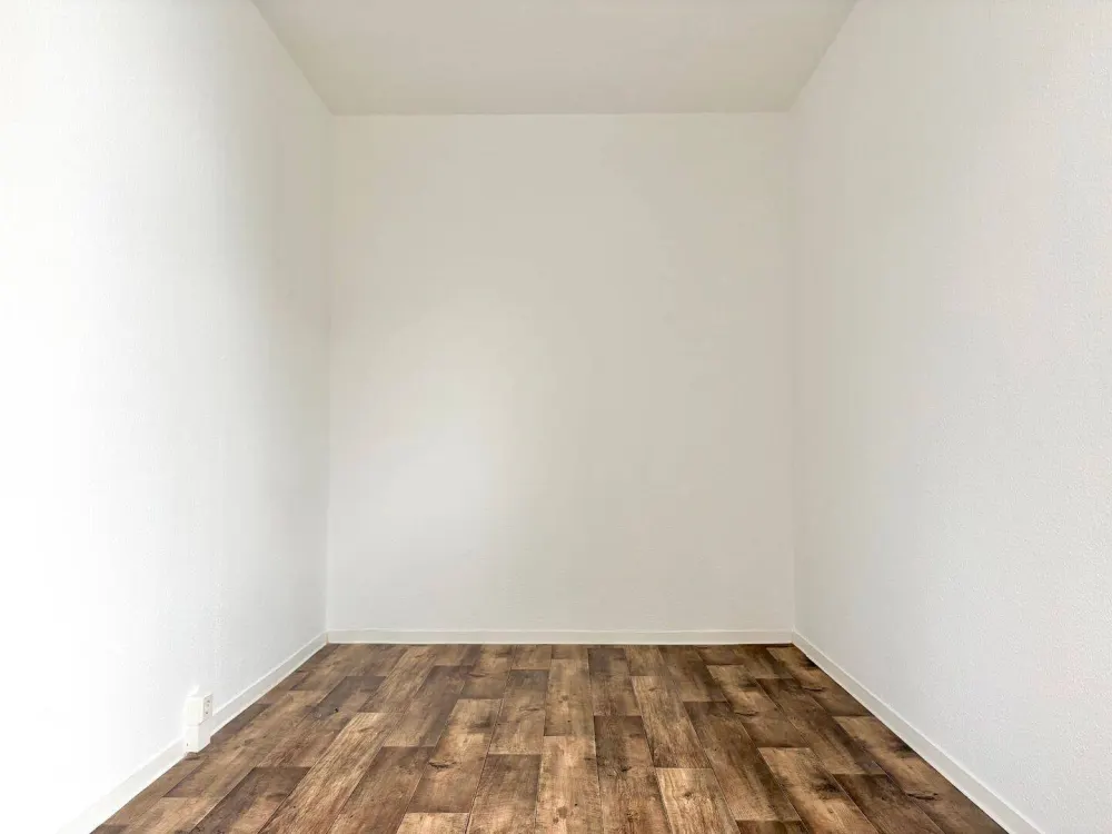 Im Grünen! Helle 2-Zimmer-Wohnung mit Aufzug und verglastem Balkon in Rostock-Groß Klein