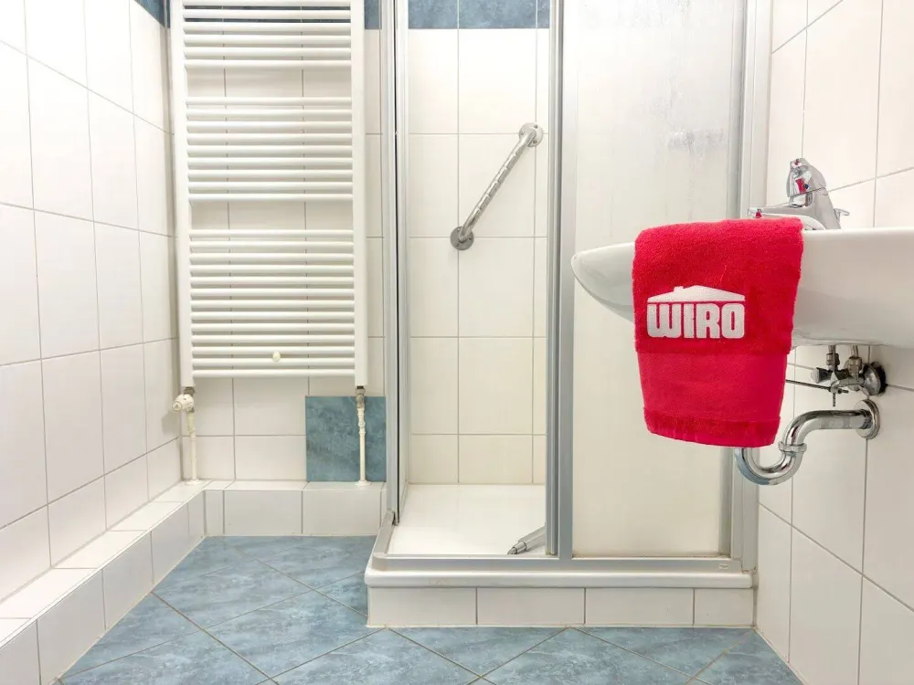 Im Grünen! Helle 2-Zimmer-Wohnung mit Aufzug und verglastem Balkon in Rostock-Groß Klein