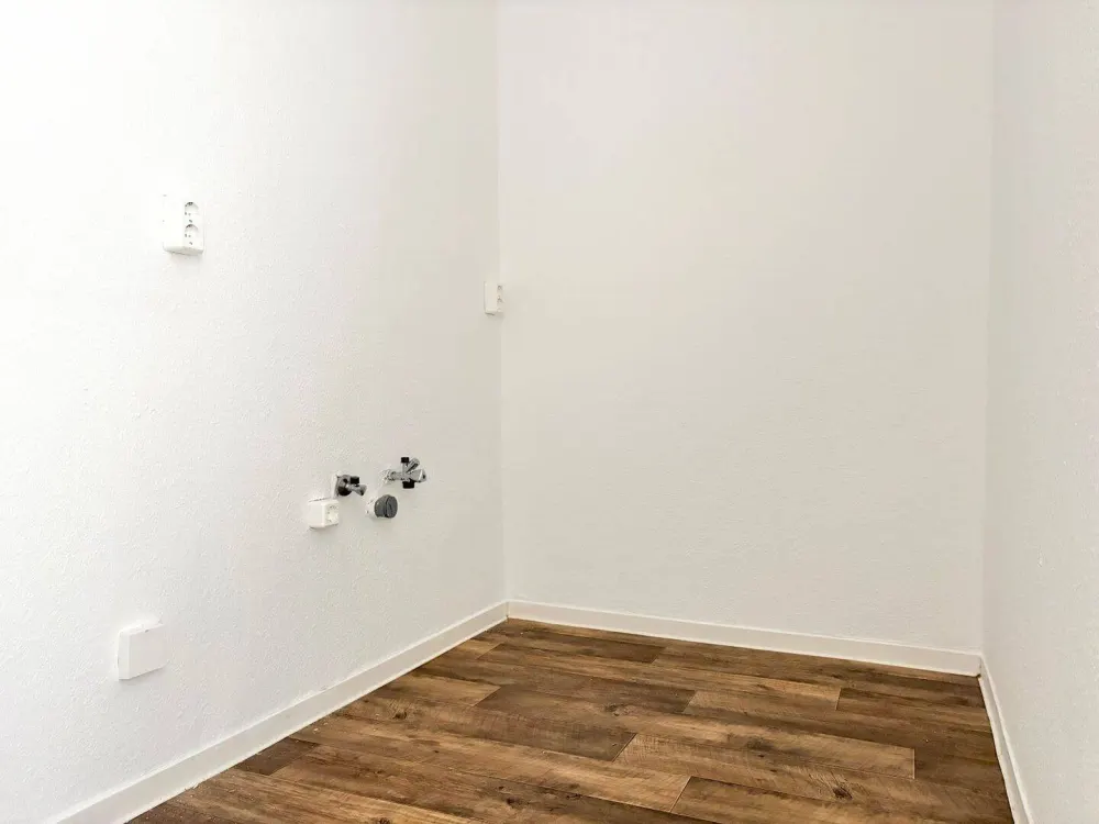 Im Grünen! Helle 2-Zimmer-Wohnung mit Aufzug und verglastem Balkon in Rostock-Groß Klein
