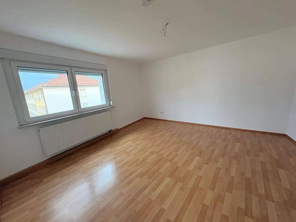 Ideale als WG, großzügige, gepflegt 3-Zimmer-Wohnung mit Wintergartenbalkon - Stadtteil Rennweg