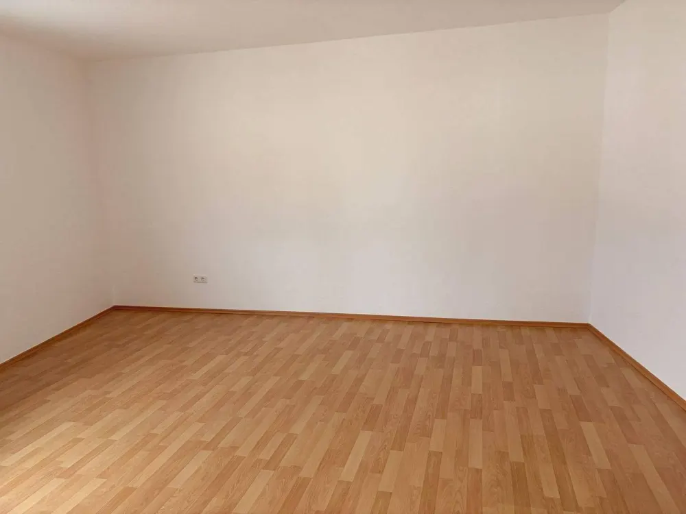 Ideale als WG, großzügige, gepflegt 3-Zimmer-Wohnung mit Wintergartenbalkon - Stadtteil Rennweg