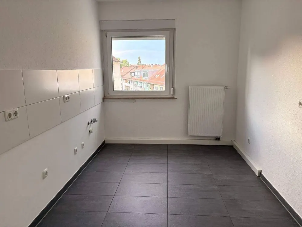 Ideale als WG, großzügige, gepflegt 3-Zimmer-Wohnung mit Wintergartenbalkon - Stadtteil Rennweg