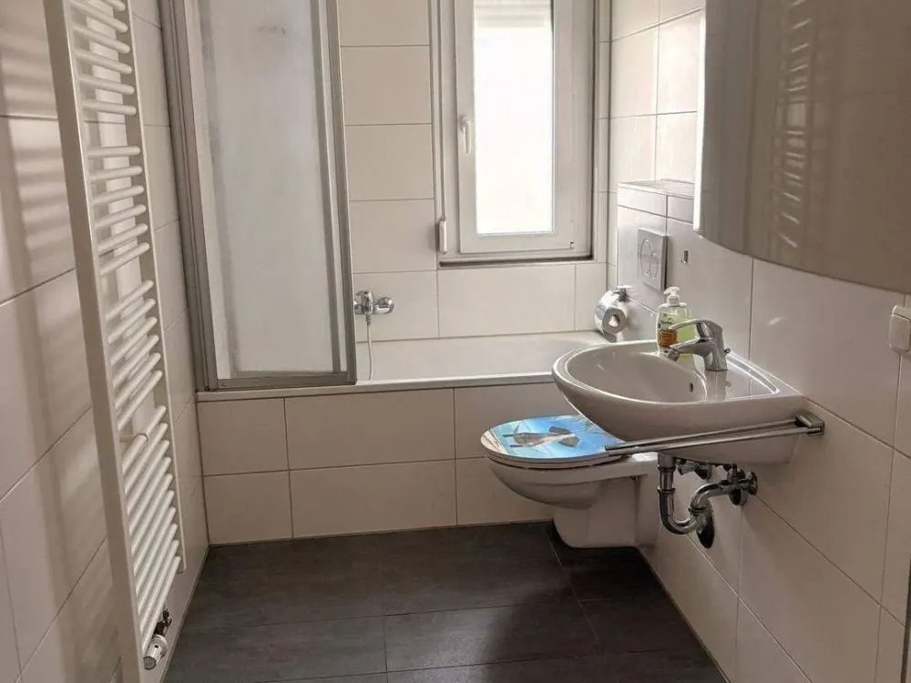Ideale als WG, großzügige, gepflegt 3-Zimmer-Wohnung mit Wintergartenbalkon - Stadtteil Rennweg
