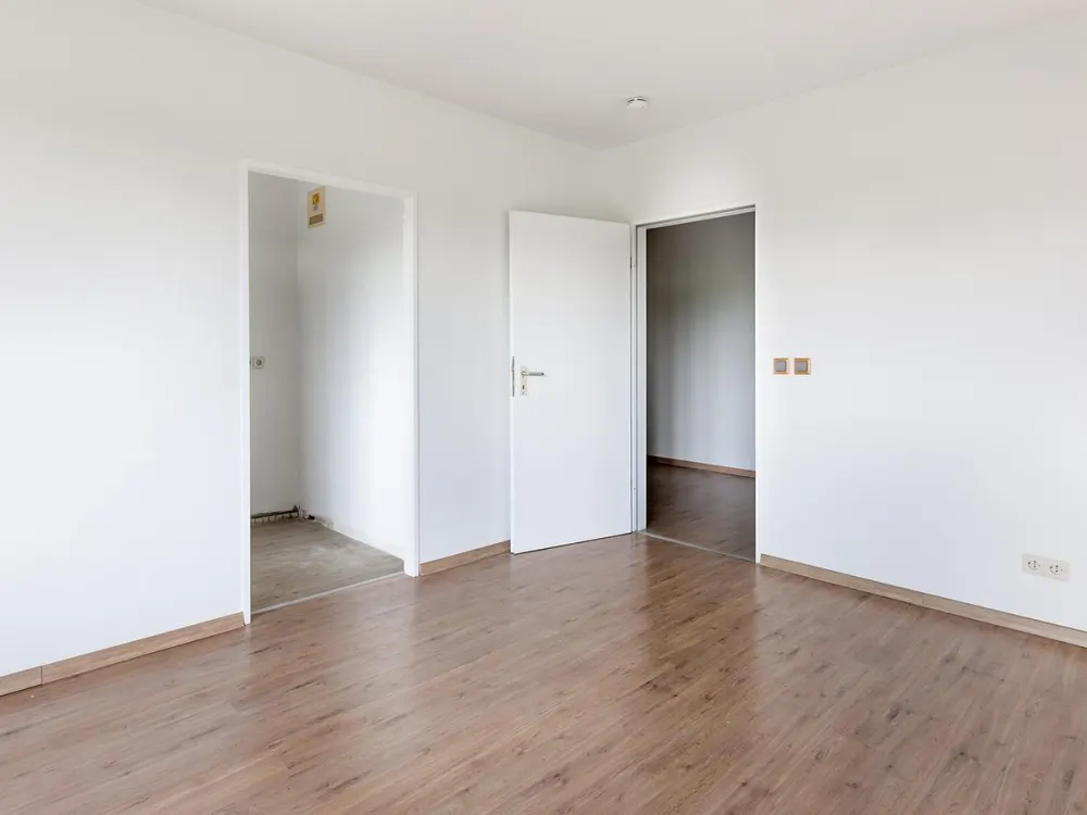 Großzügige 2-Zimmer-Wohnung mit Südloggia und Parkblick in zentraler Lage von Garstedt