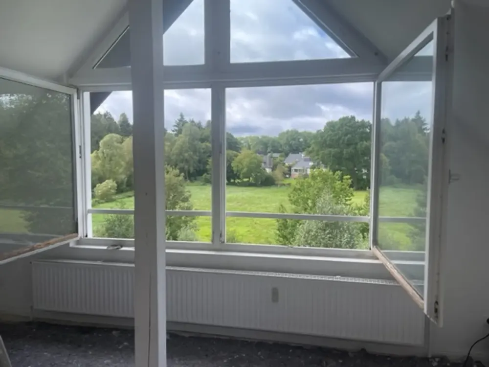 Ab Febr. 2027 - Idyllische Dach Wohnung mit tollem Ausblick, gr. Garten, verkehrsgünstig