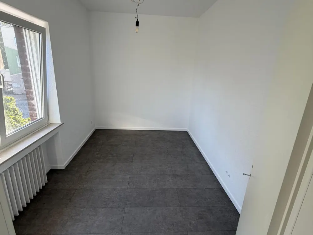 Kernsanierte Wohnung im 1.OG zu vermieten