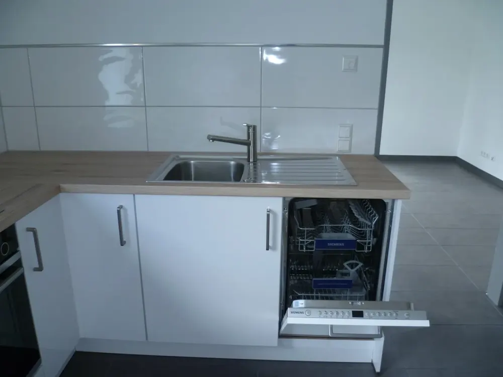 Lucky Find: Beautiful Light-Flooded 2.5-Room Apartment in Königsbach-Stein