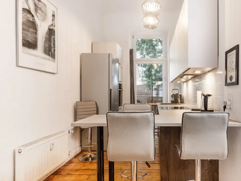 Stilvolle möblierte 1-Zimmer-Wohnung mit Balkon in Moabit am Kanal | All-inclusive
