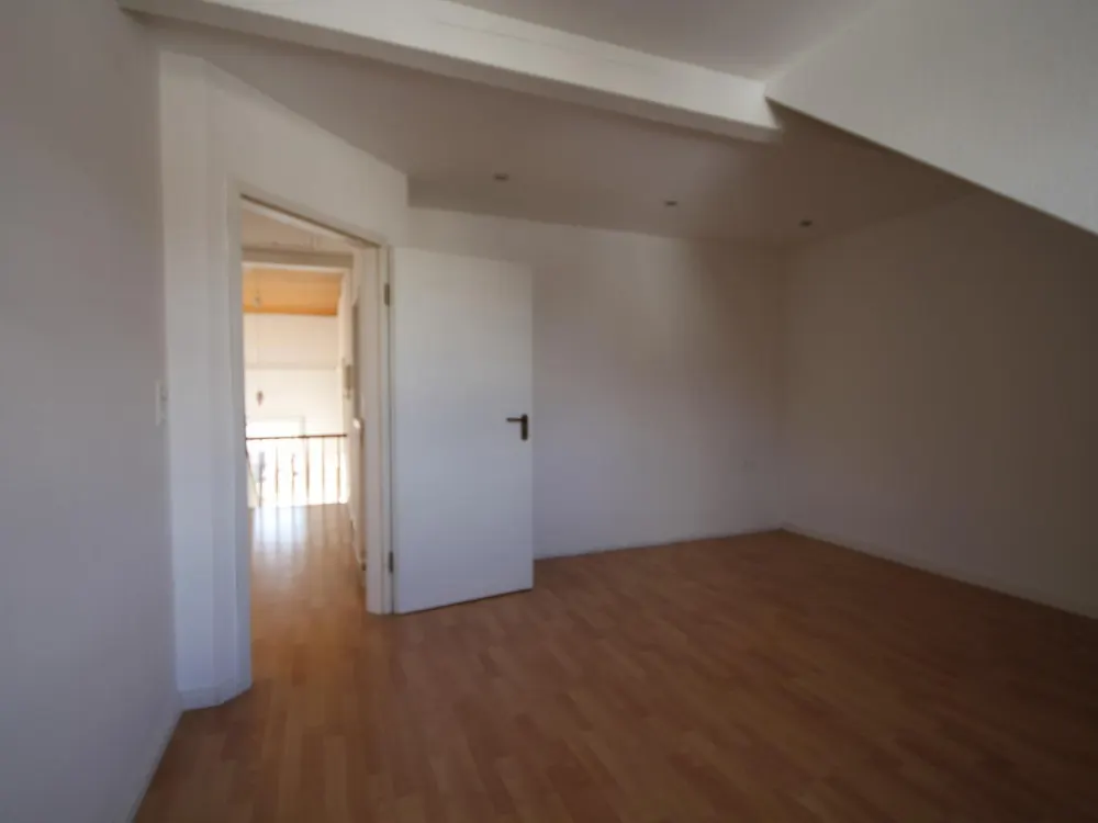 Lichtdurchflutete Komfort-Dachgeschoßwohnung für Zwei in schöner Wohnlage direkt in Neu-Isenburg