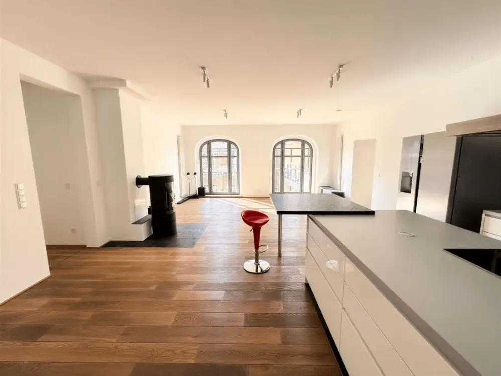 Großzügige Vier-Zimmer-Wohnung im dritten Obergeschoss