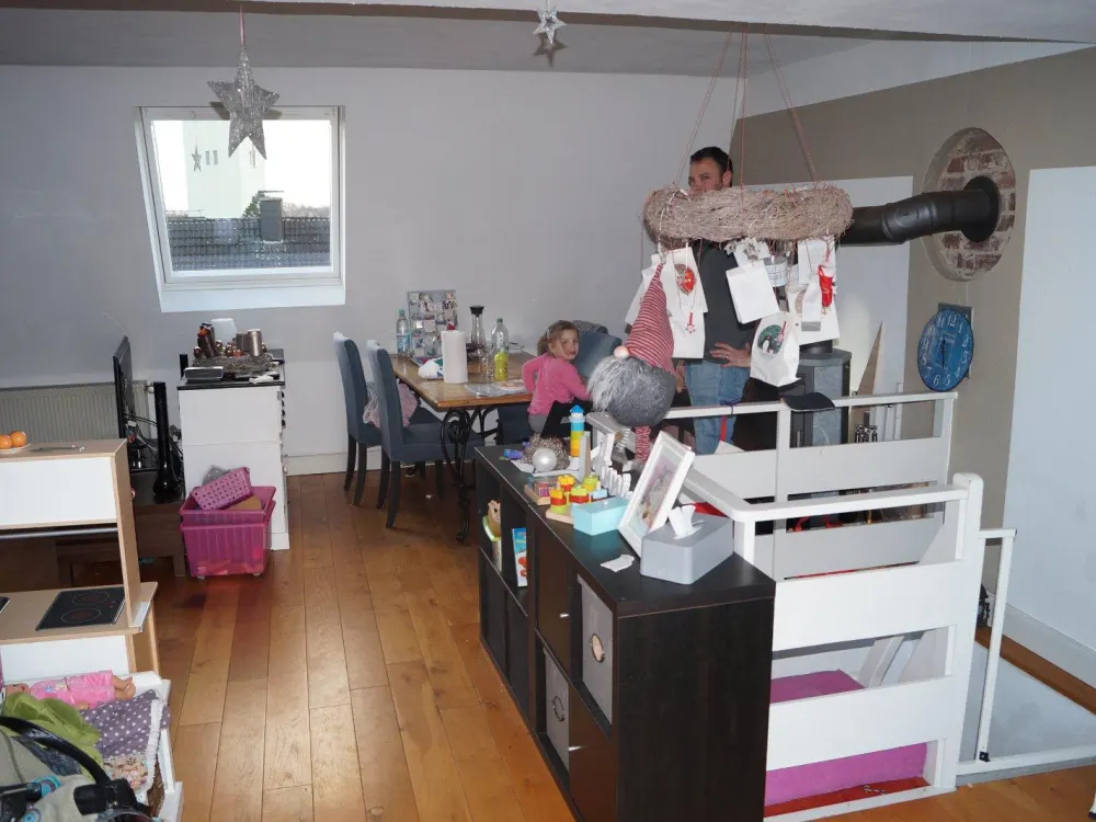***KREUZVIERTEL-Schöne Maisonettewohnung mit Dachterrasse + Balkon, Kamin, Dielen,GästeWC & EBK ***
