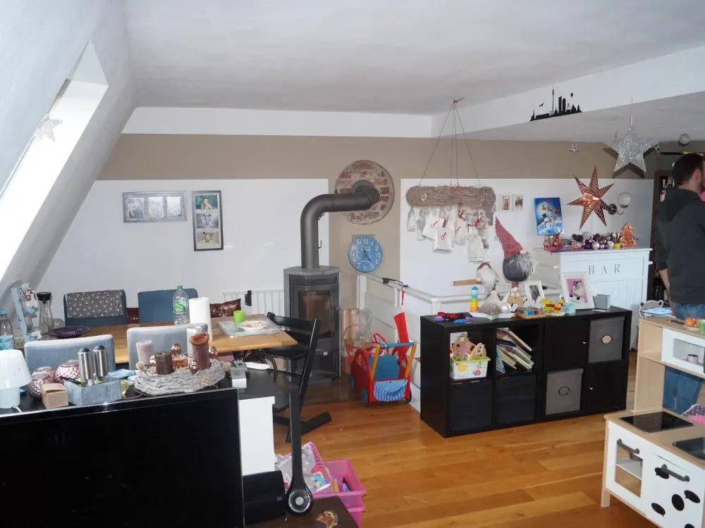 ***KREUZVIERTEL-Schöne Maisonettewohnung mit Dachterrasse + Balkon, Kamin, Dielen,GästeWC & EBK ***