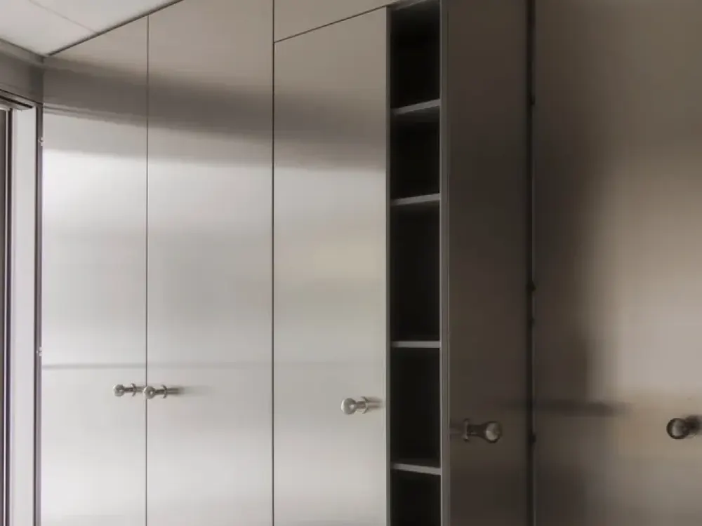 Laika am Tacheles: Großzügiges 1-Zimmer-Apartment in Berlin Mitte mit exklusivem Gym & Spa Zugang