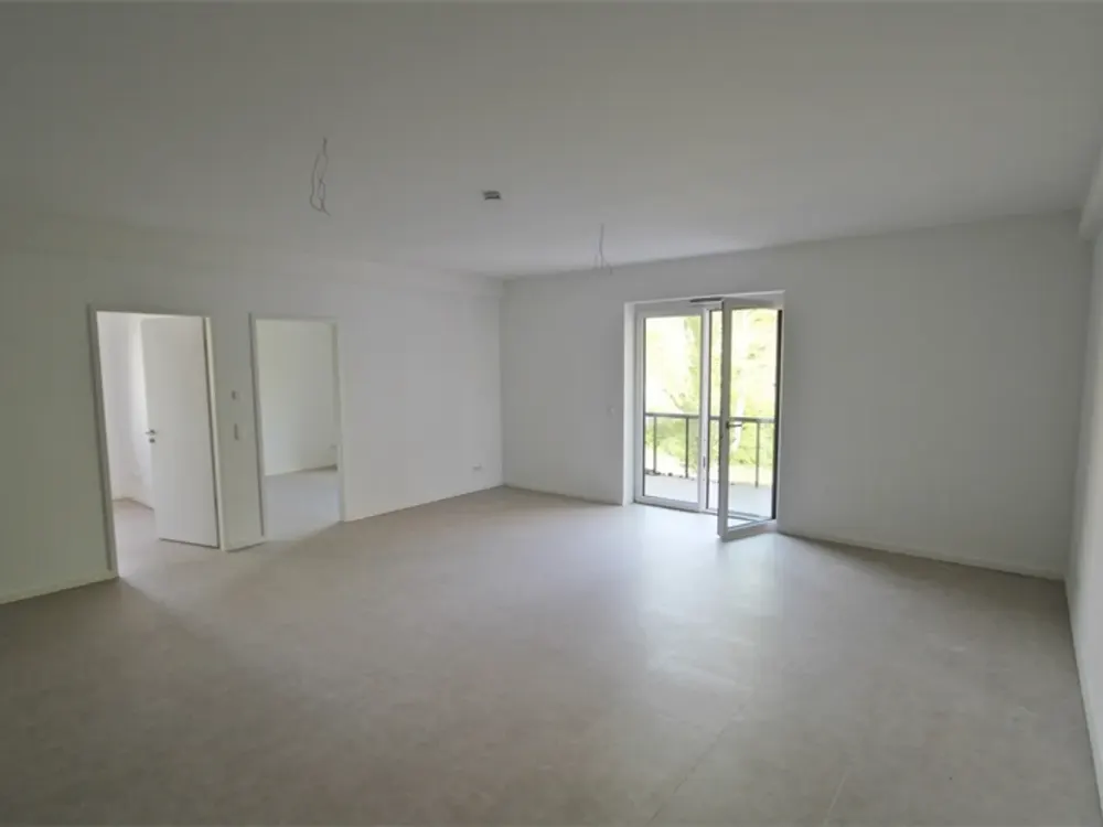 Moderne 4-Zimmer-Wohnung mit Balkon und Einbauküche!