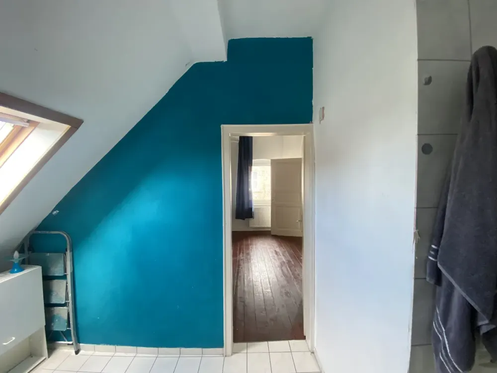 Living in Wahn: Bright Two-Room Apartment with Built-In Kitchen