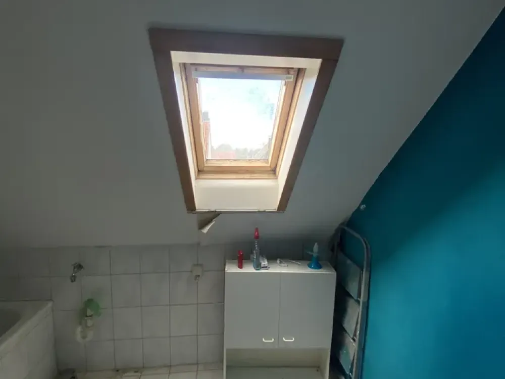 Living in Wahn: Bright Two-Room Apartment with Built-In Kitchen